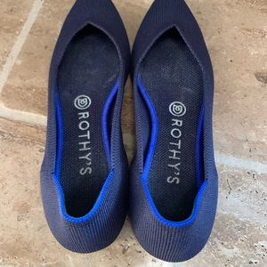 Navy blue Rothy’s ballet flats.